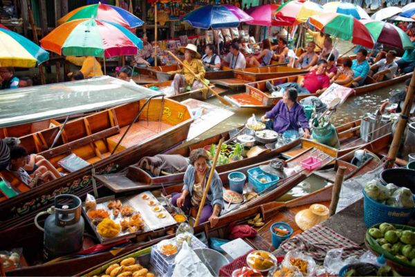 Bangkok – Maeklong - Damnoern Saduak - Bangkok 