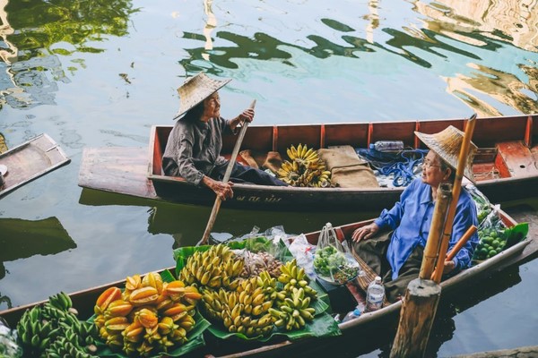 Dia 15:  Bangkok - Caminho de ferro de Maeklong, Damnoern Saduak - Bangkok