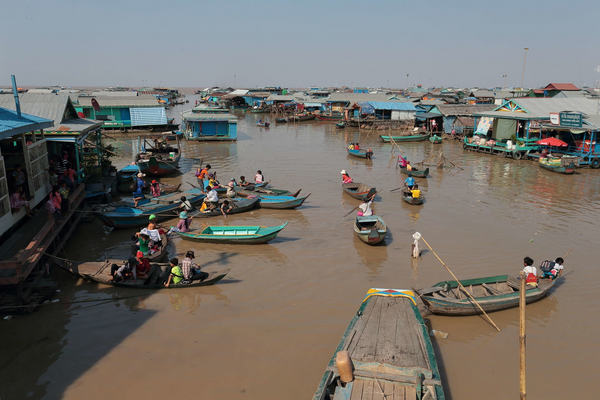 Dia 15:  Siem Reap - Tonle Sap - Voo a Phuket