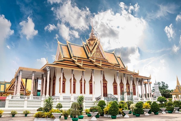 Dia 04: Siem Reap - Phnom Penh (de carro) 