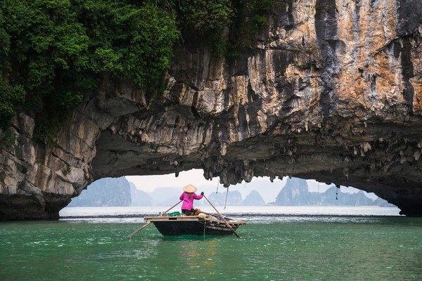 Dia 05: Baía Ha Long - Hanoi - Voo para Hue