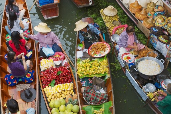 Dia 3: Bangkok - Maeklong Railway, Damnoern Saduak