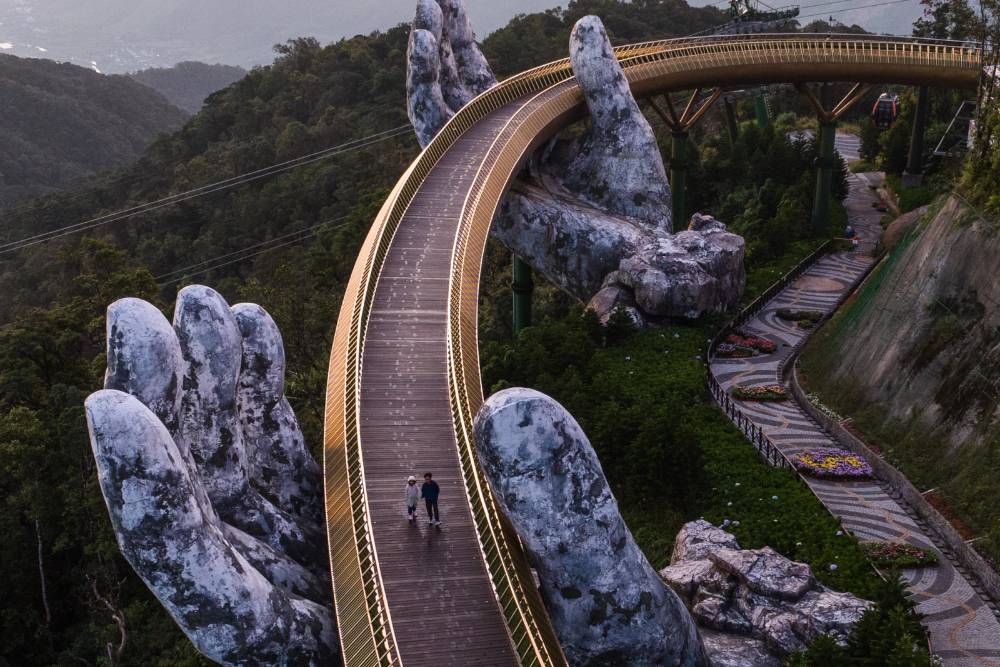 ponte dourada vietna da nang vista de cima