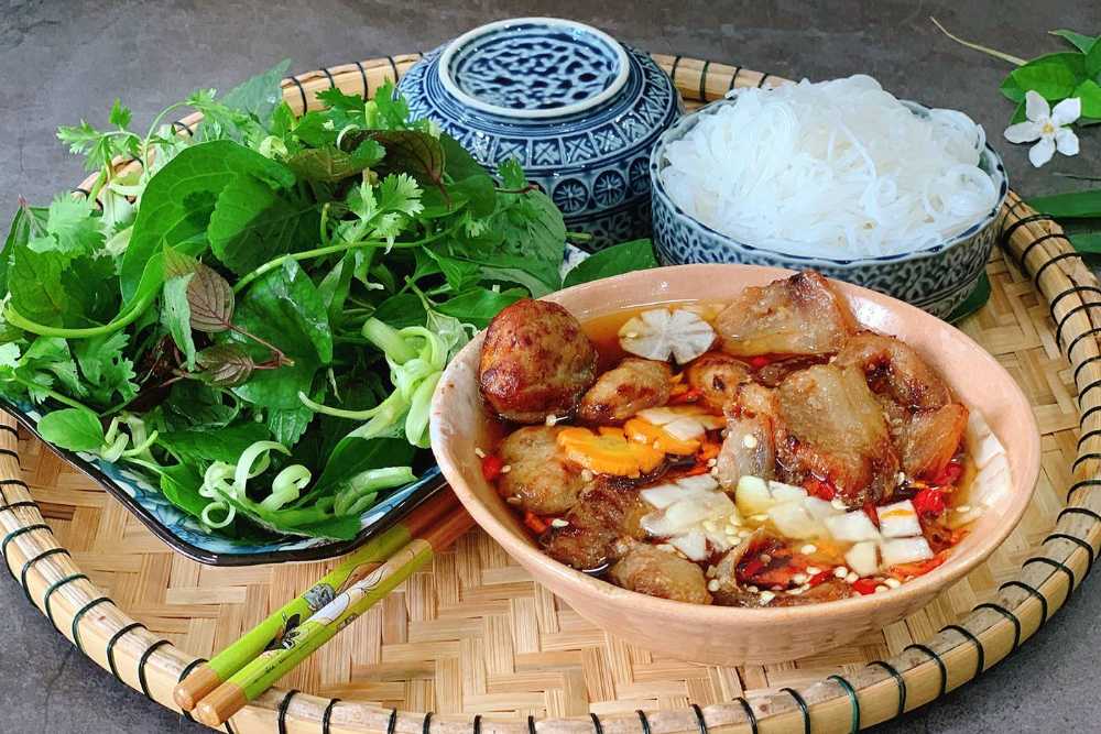 prato vietnamita bun cha